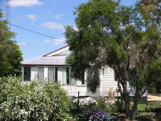 83 East St, Clifton, QLD 4361