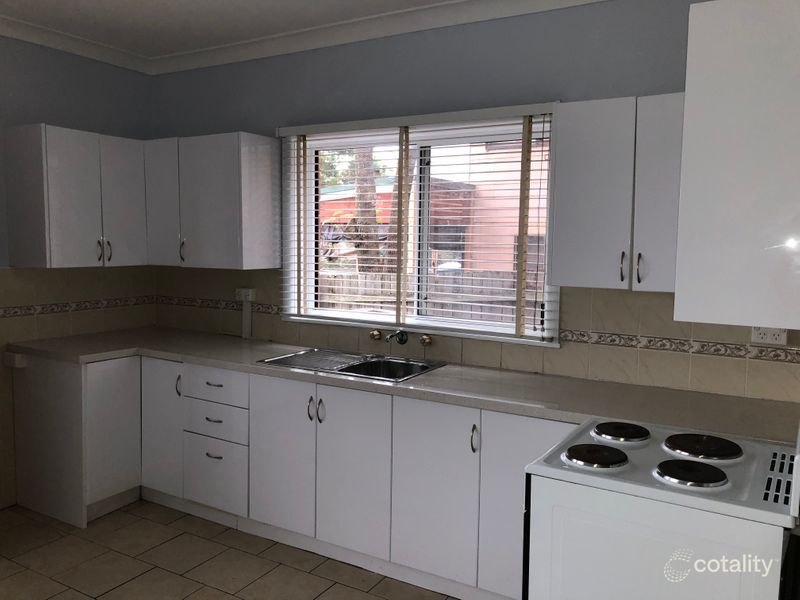 2/75 Hassan St, Lake Heights, NSW 2502