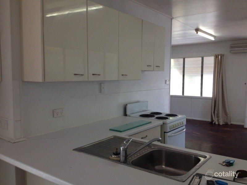 87 Machans Beach Rd, Machans Beach, QLD 4878