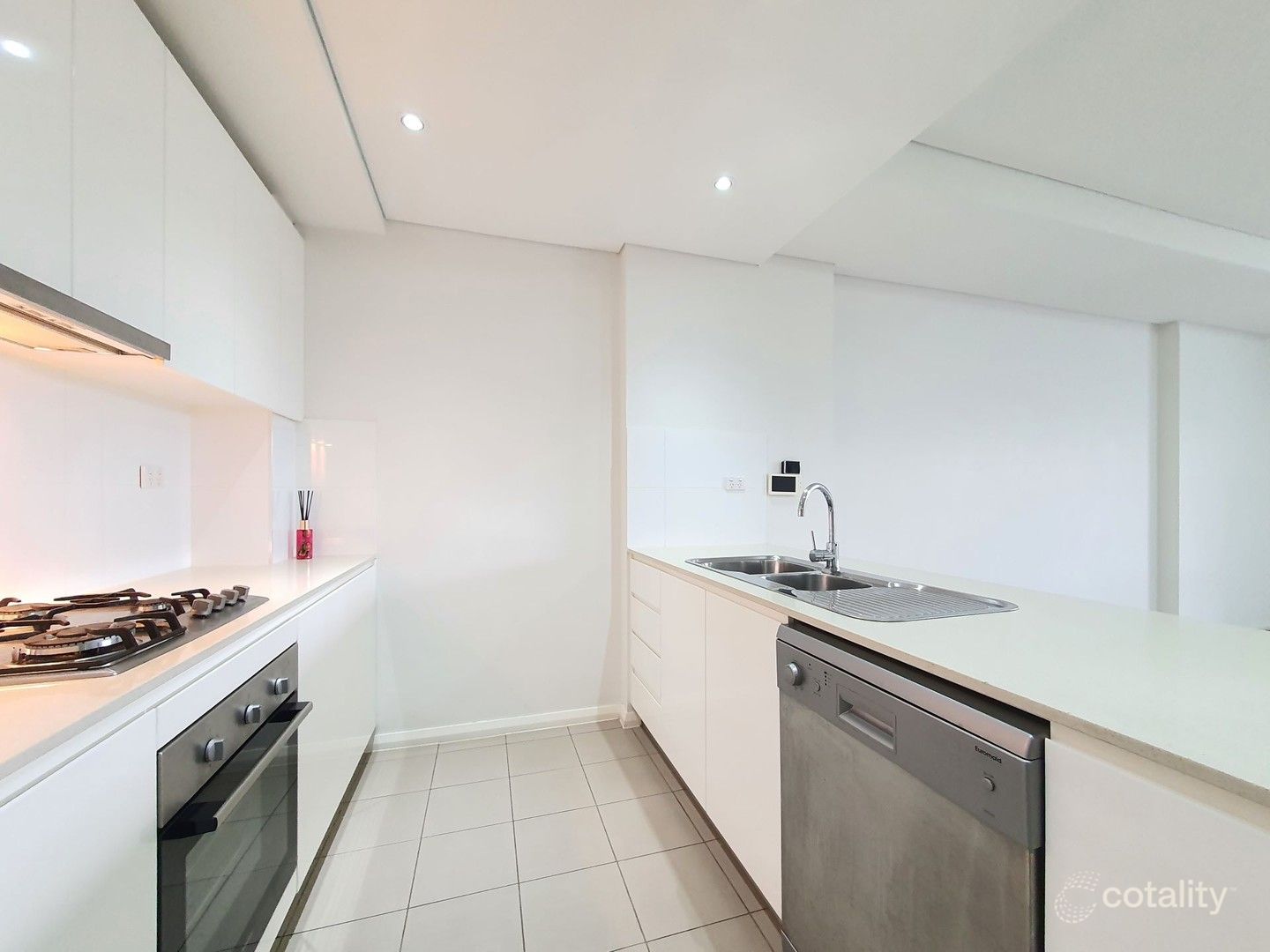 63/56 Lakeside Pde, Jordan Springs, NSW 2747