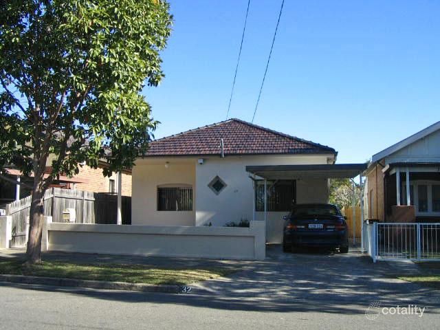 32 Fourth Ave, Campsie, NSW 2194