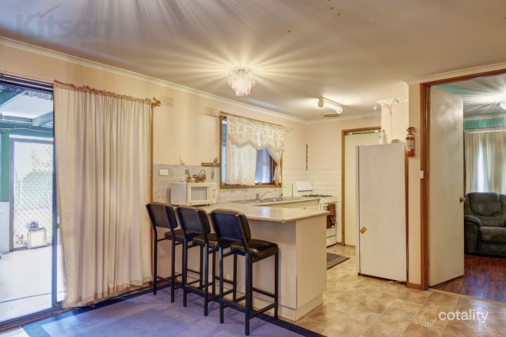 13 Gardenia Ave, Lake Albert, NSW 2650