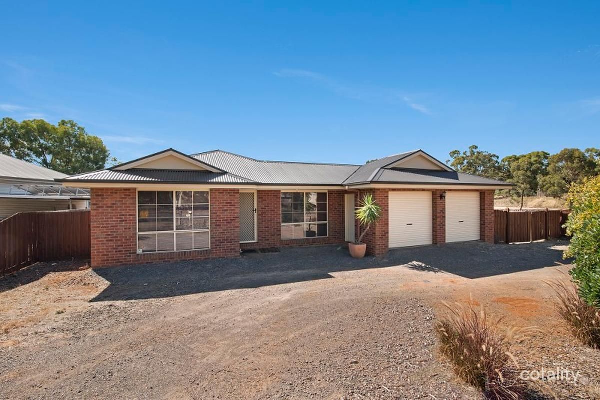 18 Racecourse Rd, Wedderburn, VIC 3518