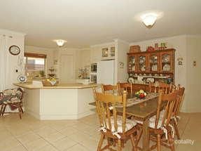 9 Regent St, Moana, SA 5169