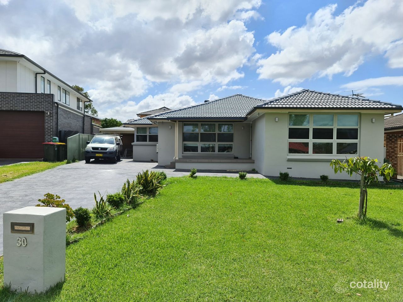 30 Canterbury Rd, St Johns Park, NSW 2176