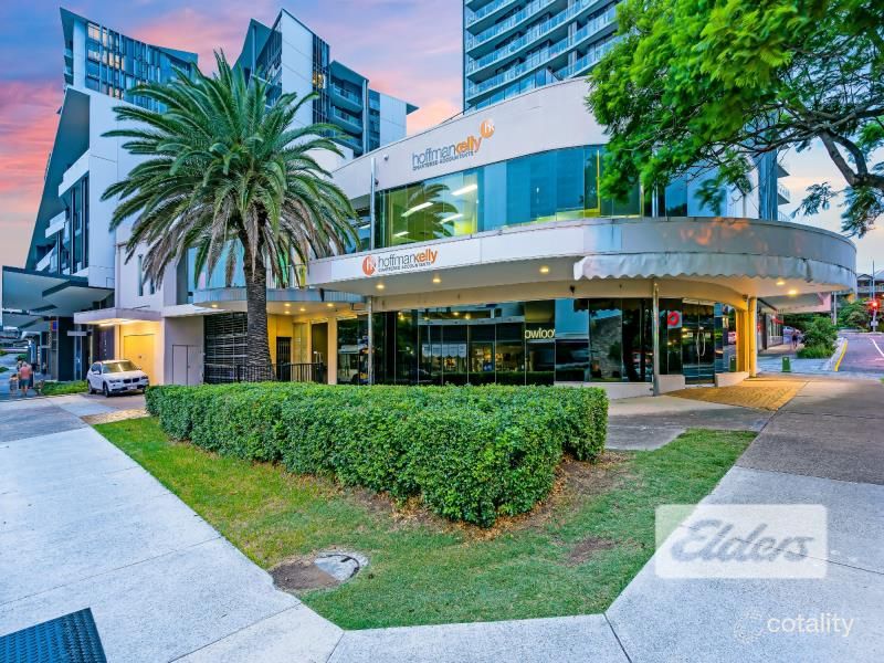 15 Harries Rd, Coorparoo, QLD 4151