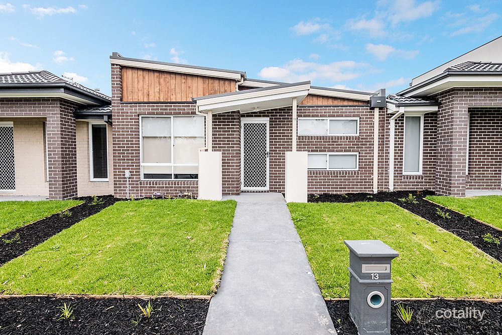13 Renlik Cct, Cranbourne North, VIC 3977