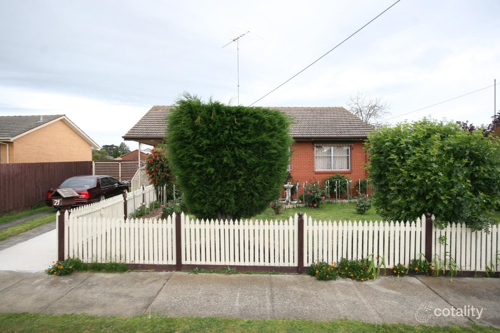 21 Fidge Cres, Breakwater, VIC 3219