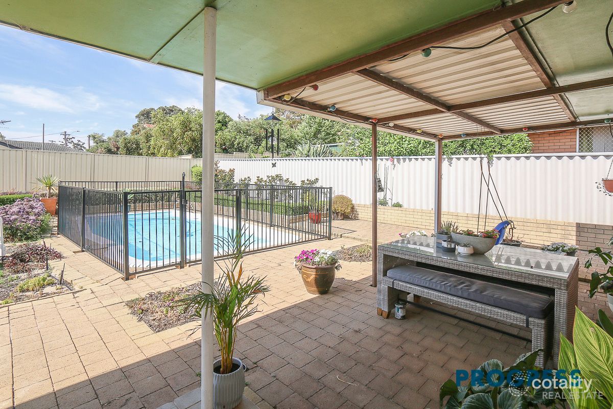 9 Templeton Cres, Girrawheen, WA 6064