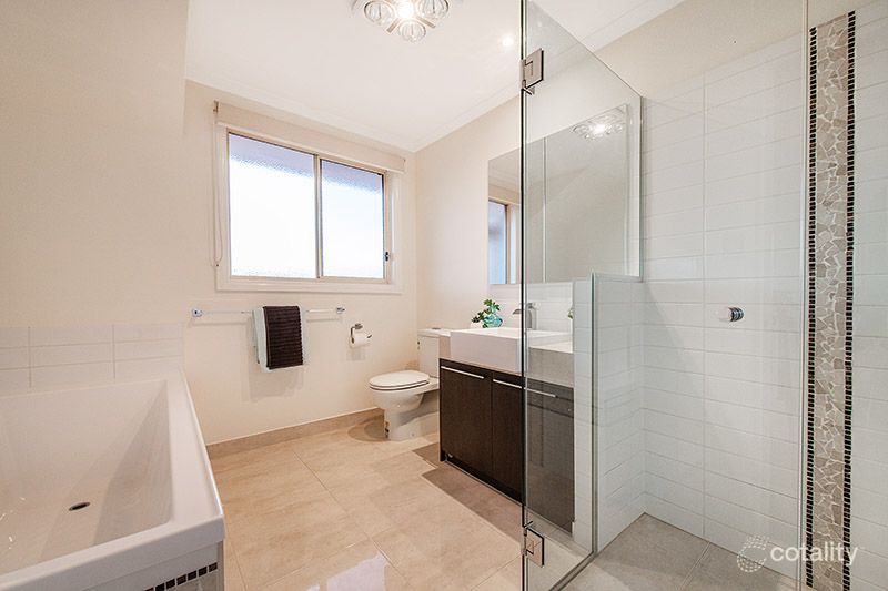 69 Waverley Park Dr, Cranbourne North, VIC 3977