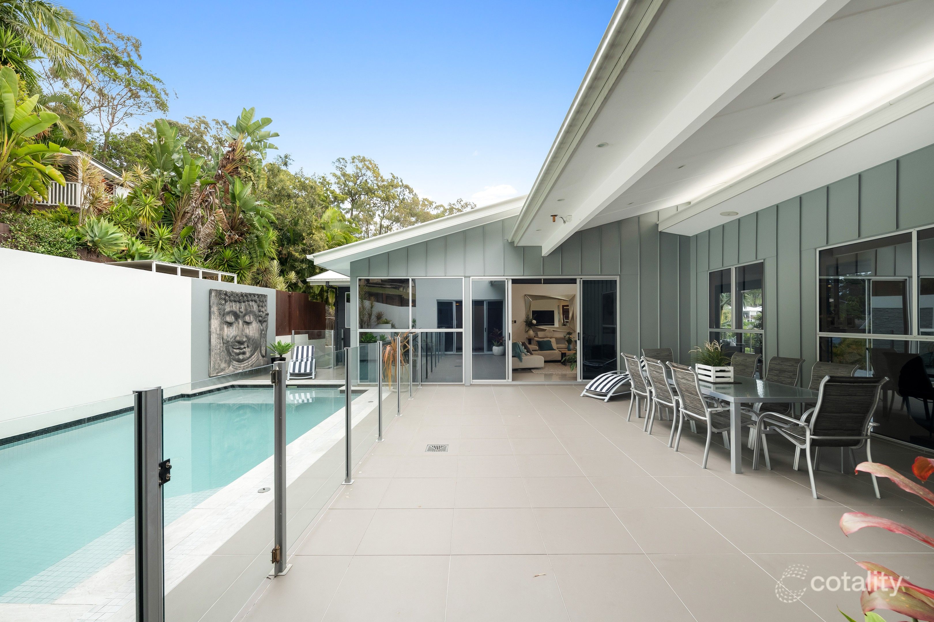 8 Hillside Ct, Little Mountain, QLD 4551