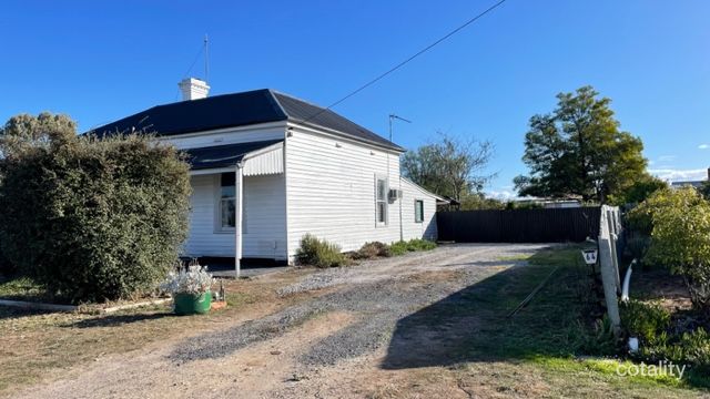 64 Molyneaux St, Warracknabeal, VIC 3393