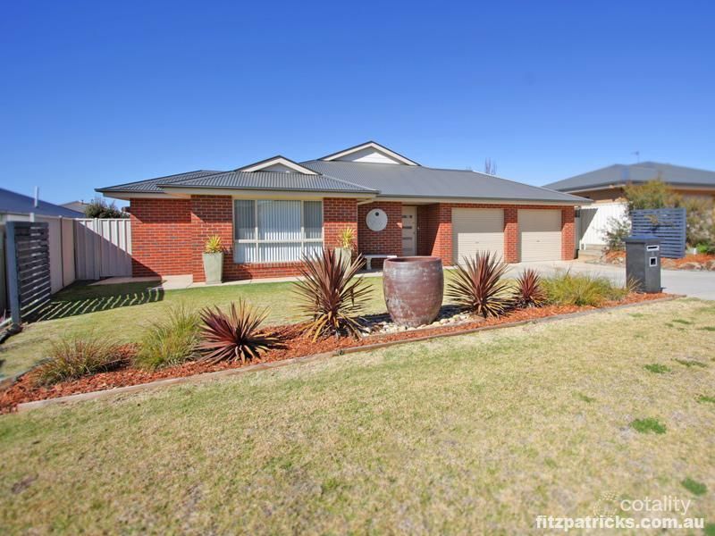 5 Dundale Cres, Estella, NSW 2650