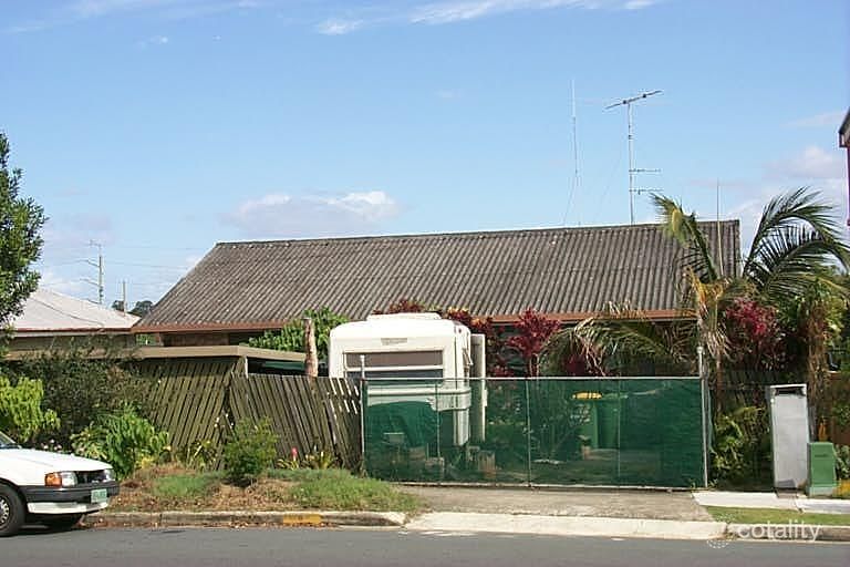 8 Spendelove Ave, Southport, QLD 4215