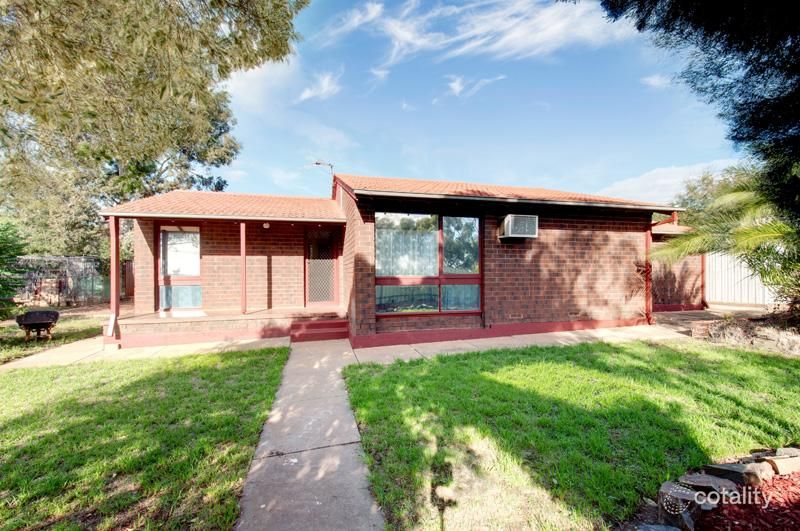 8 Alawoona Rd, Munno Para, SA 5115