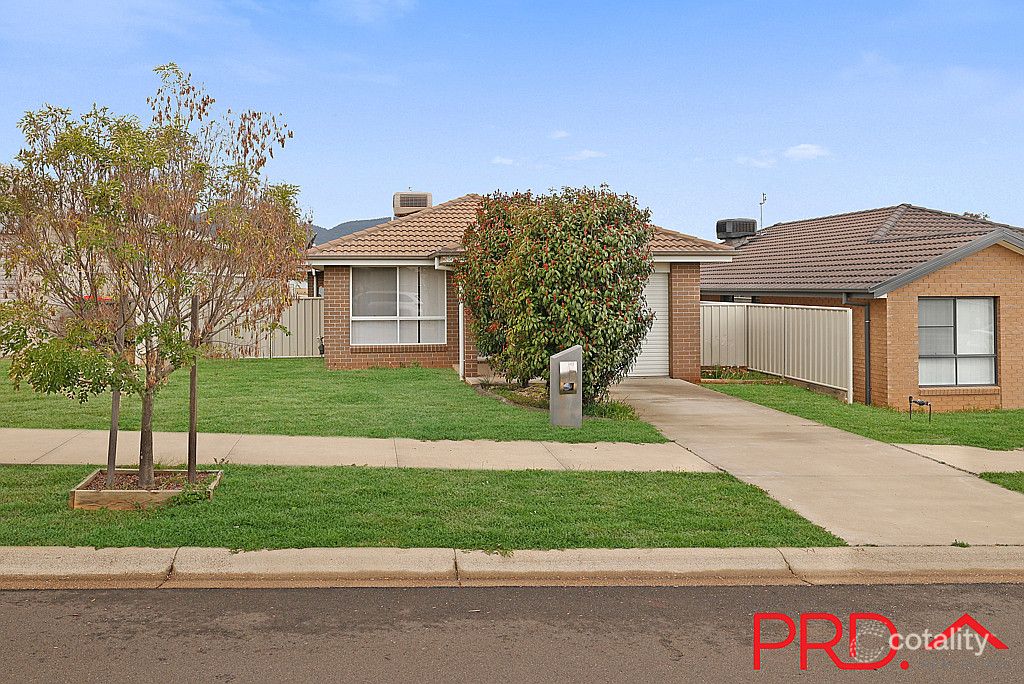 18 Lake Pl, North Tamworth, NSW 2340