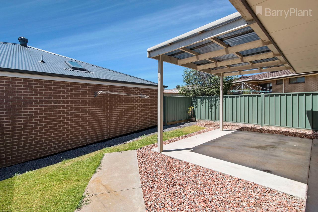 1/83 Reservoir Rd, Strathdale, VIC 3550