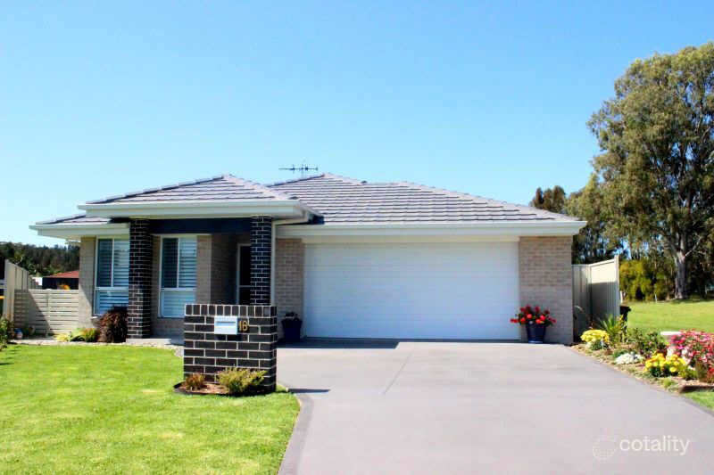 18 Laguna Ct, Black Head, NSW 2430