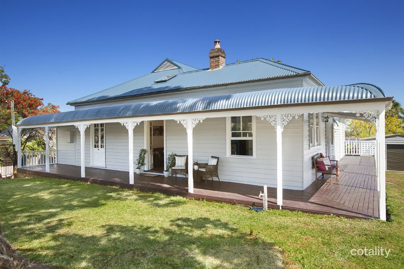 13 Jennifer Cres, Thirroul, NSW 2515