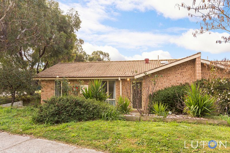 8 Hugh Mckay Cres, Dunlop, ACT 2615