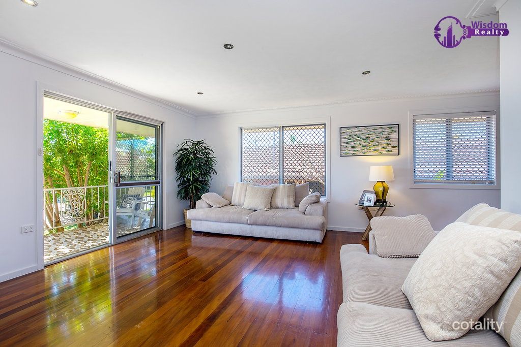 18 Scoter Ave, Paradise Point, QLD 4216