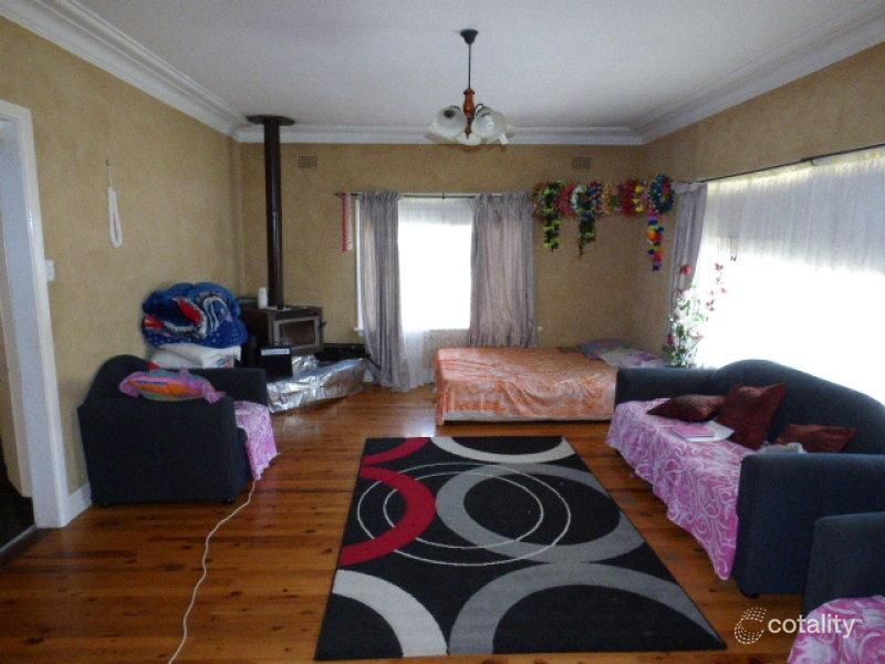 21 Chesham Pde, Glenfield, NSW 2167