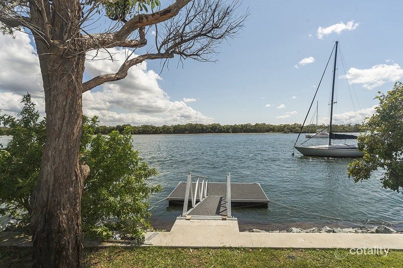 2 Paradise Pde, Paradise Point, QLD 4216