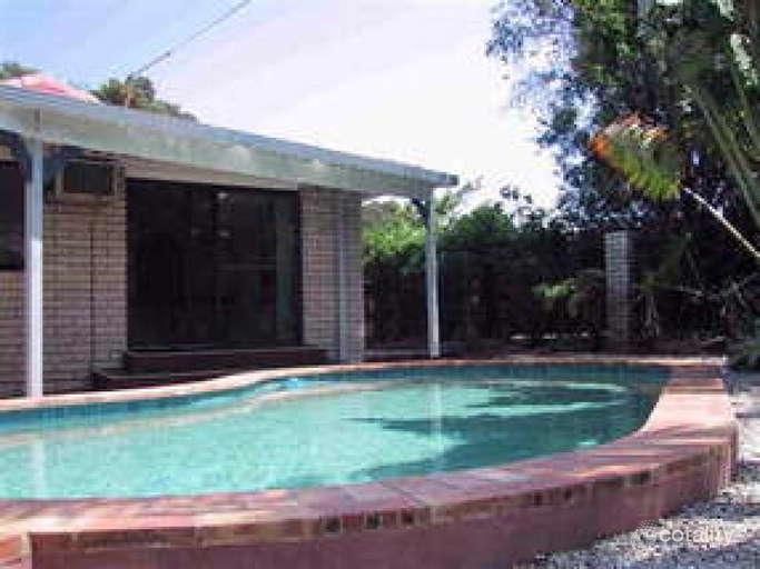 14 Kinloch Ave, Benowa, QLD 4217