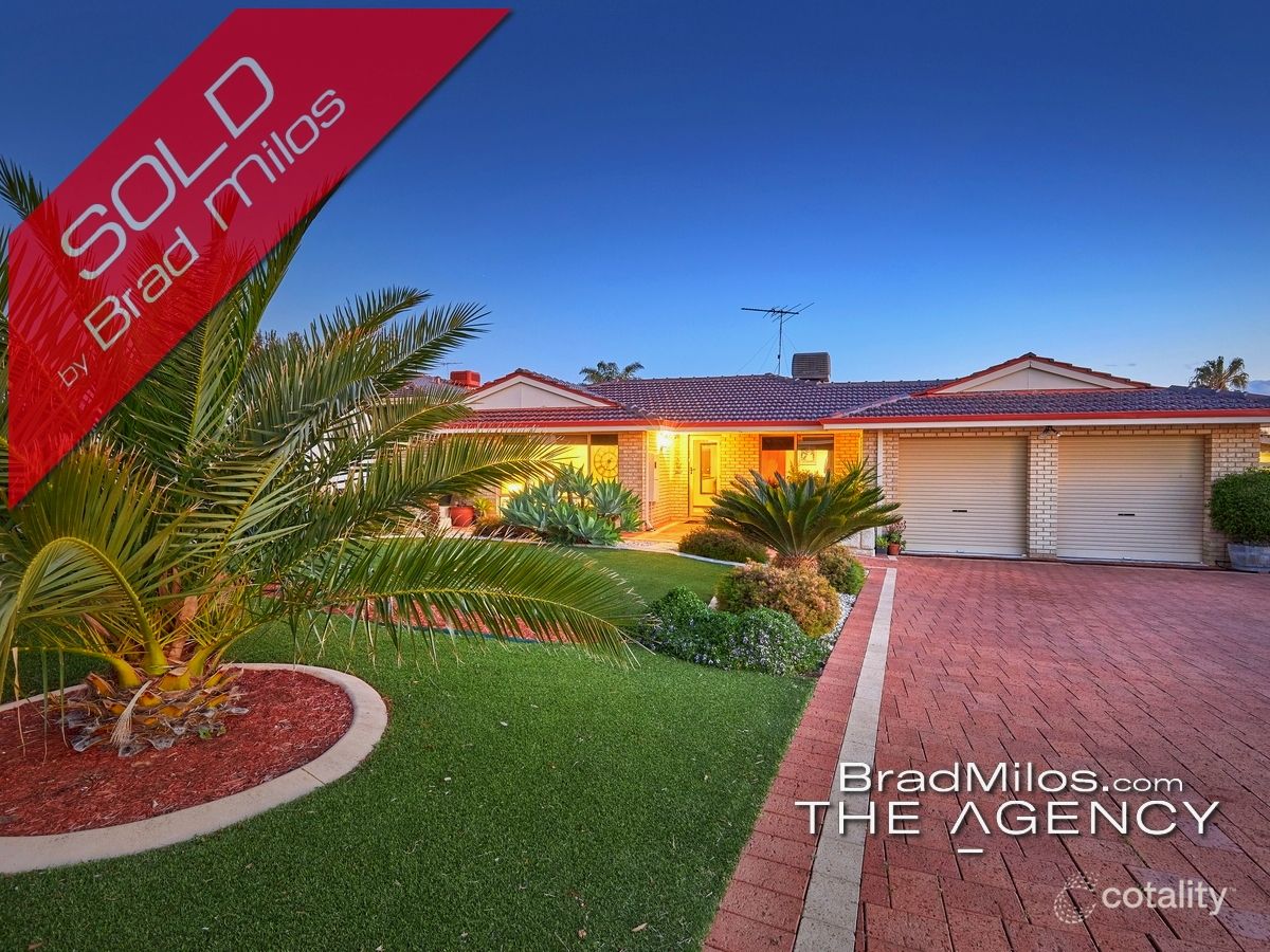 10 Lawson Pl, Lake Coogee, WA 6166