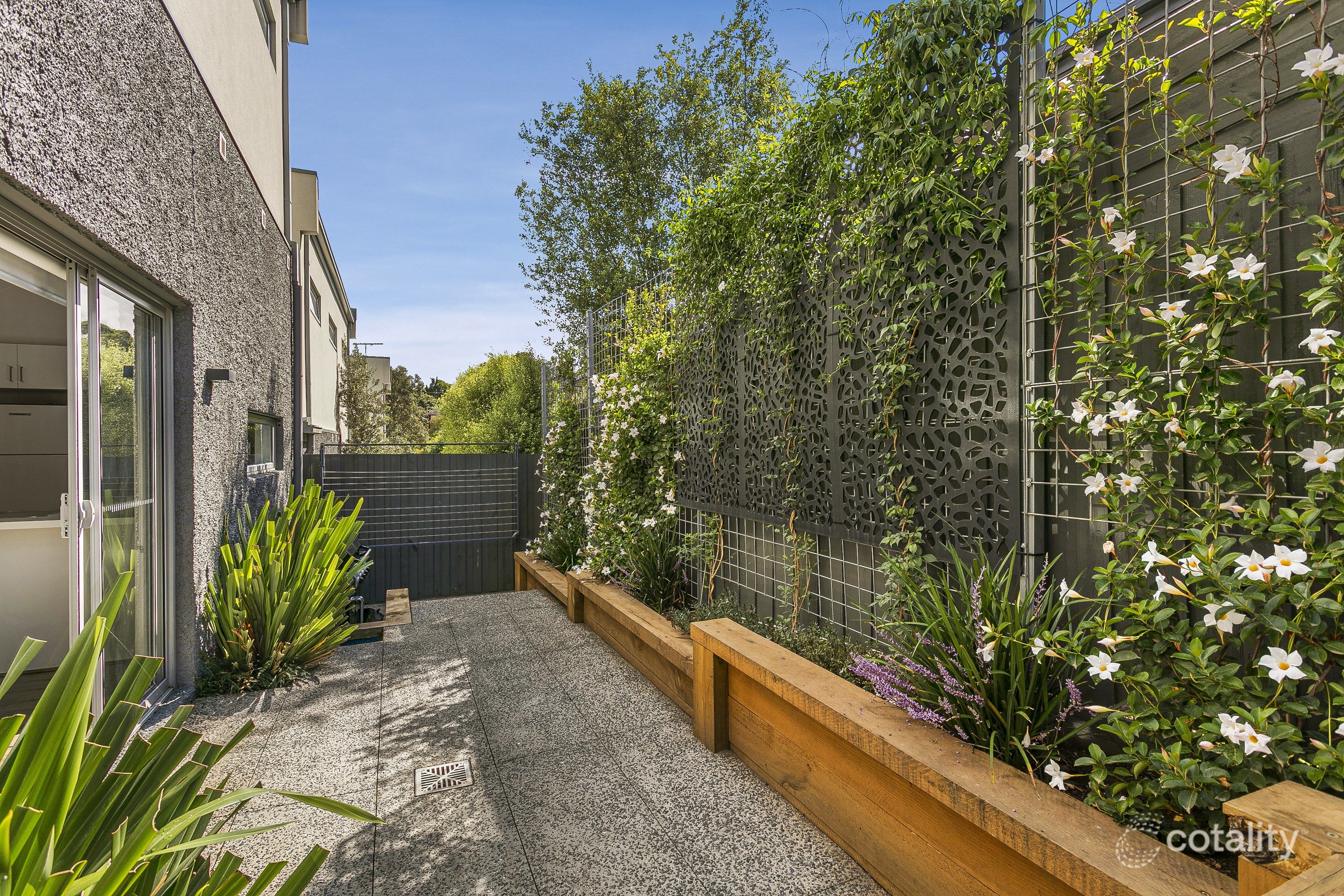 2/24 Laurence Ave, Airport West, VIC 3042