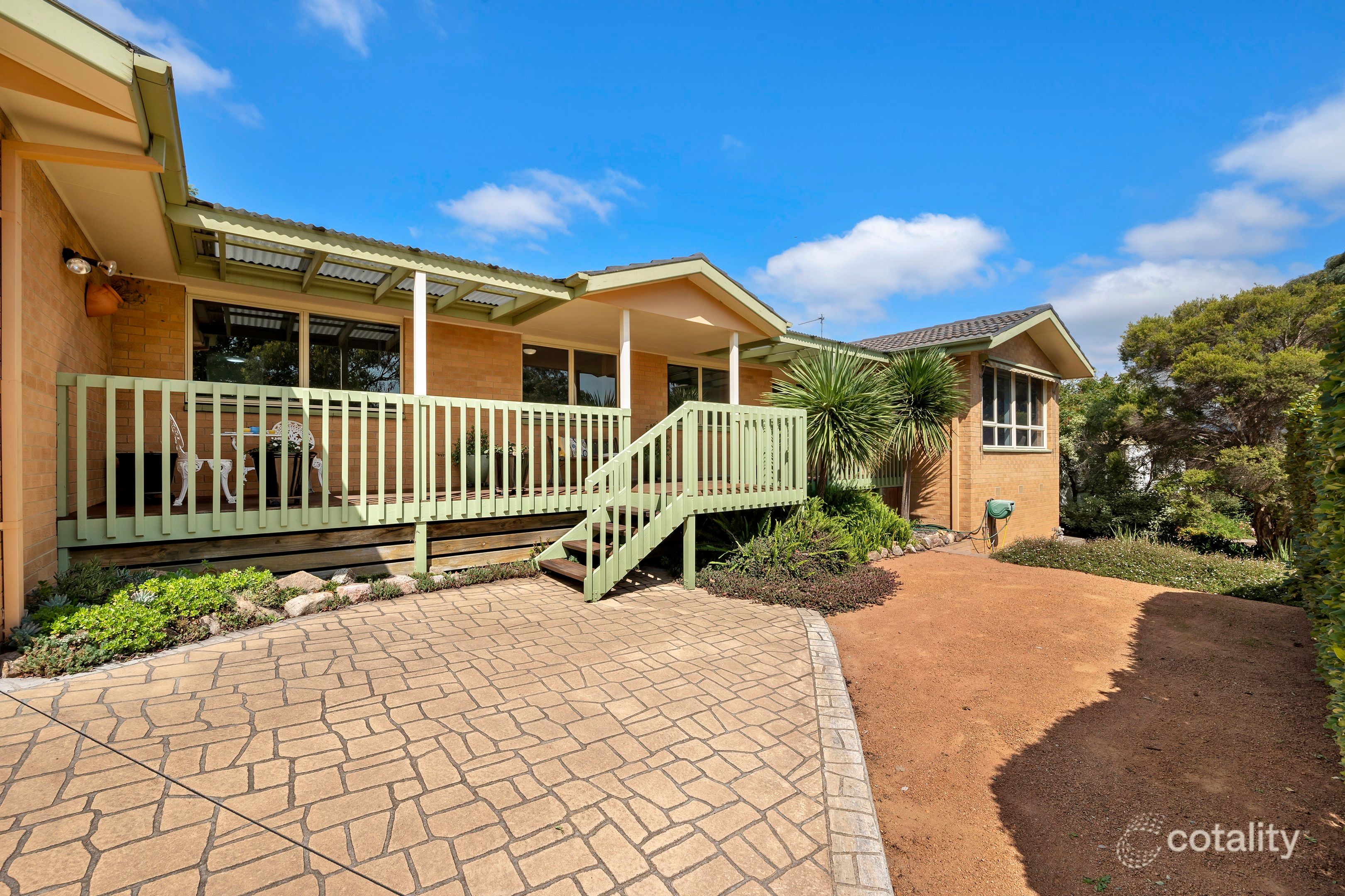 8 Hutchison Cres, Kambah, ACT 2902