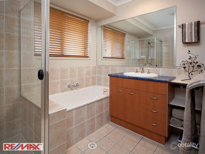 72 Hayward Ave, Cashmere, QLD 4500