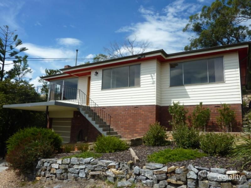 104 Derwent Ave, Lindisfarne, TAS 7015