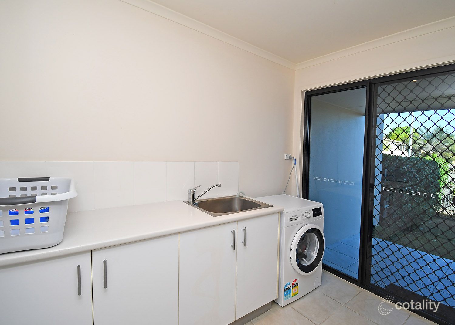 2/2 Barnstaple St, Torquay, QLD 4655