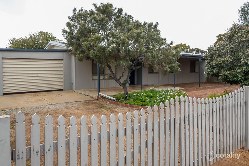 5 Memorial Ave, Mukinbudin, WA 6479