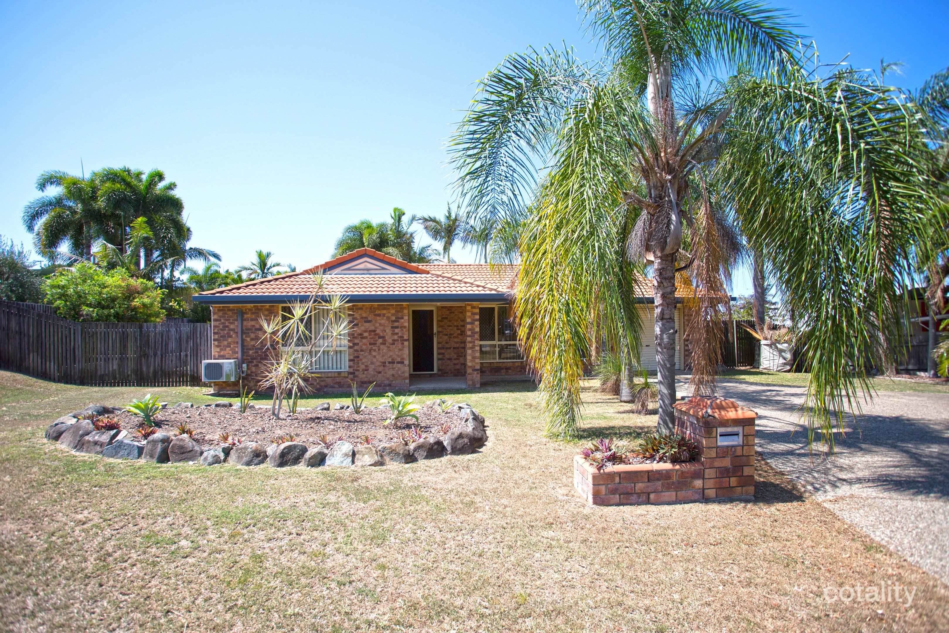 19 Alexander St, Rural View, QLD 4740