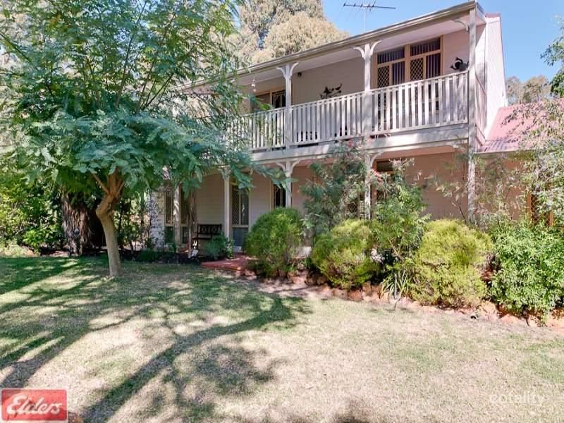 4 Selkirk Rd, Mundaring, WA 6073