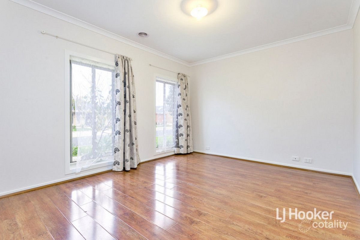 8 Tarcoola Cres, Point Cook, VIC 3030