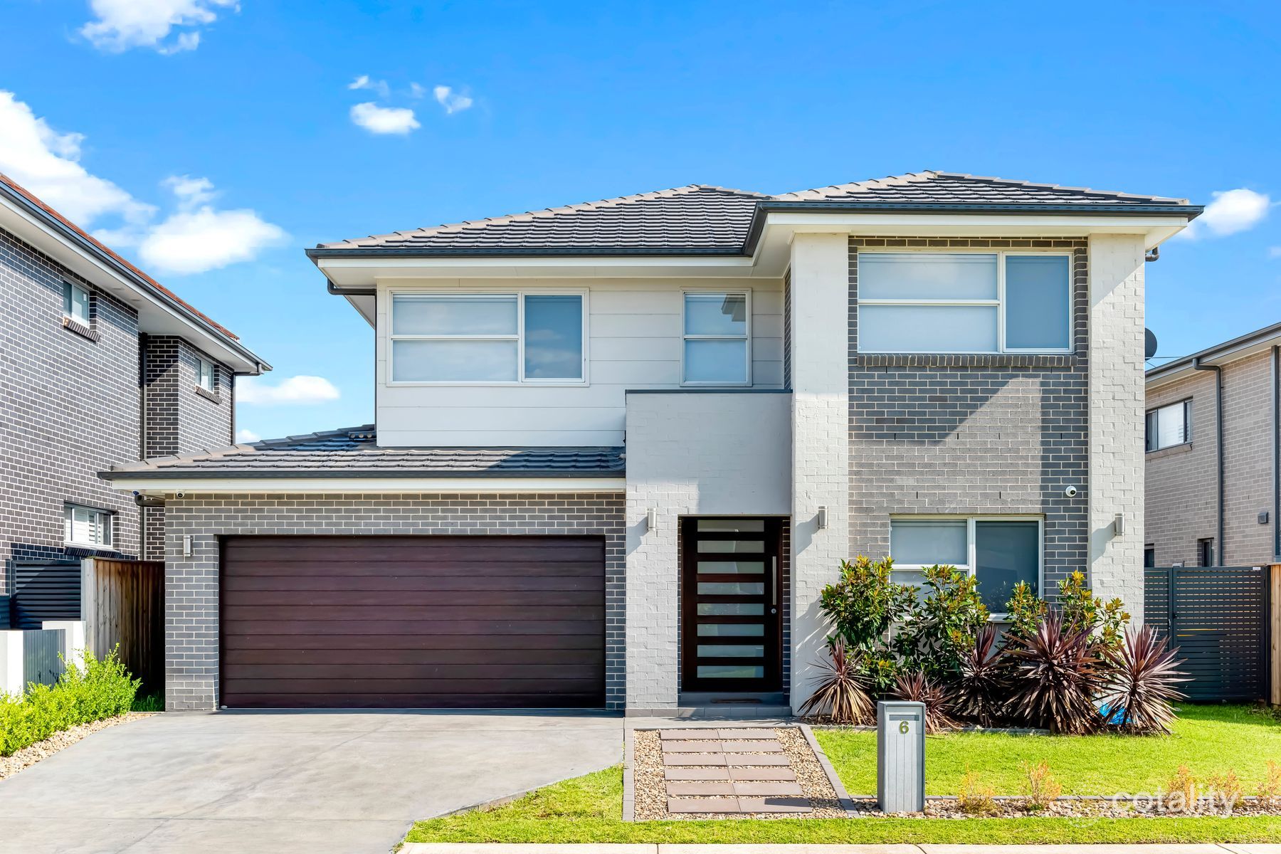 6 Bayhorse Ave, Carnes Hill, NSW 2171