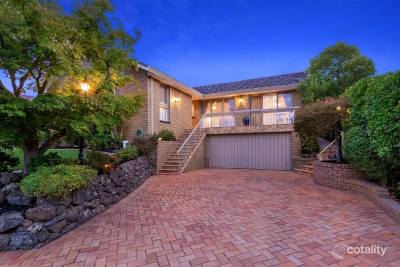 98 Hinkler Rd E, Glen Waverley, VIC 3150