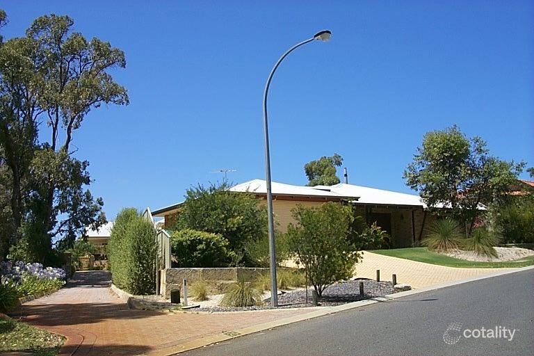 27 Newport Gdns, Hillarys, WA 6025