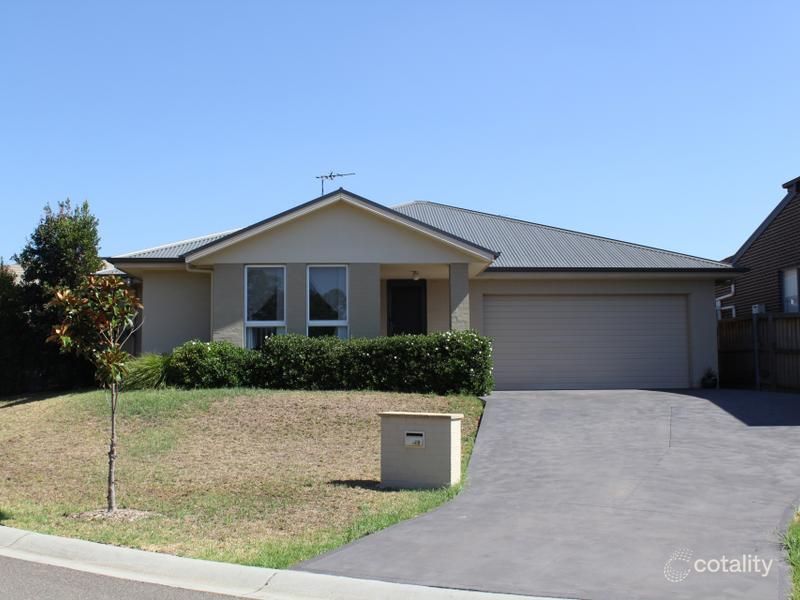 10 Jarvisfield Pl, Macquarie Links, NSW 2565