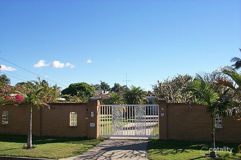 5 Andrea Ave, Broadbeach Waters, QLD 4218