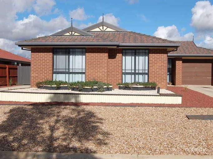 5 Peters Cl, Maddingley, VIC 3340