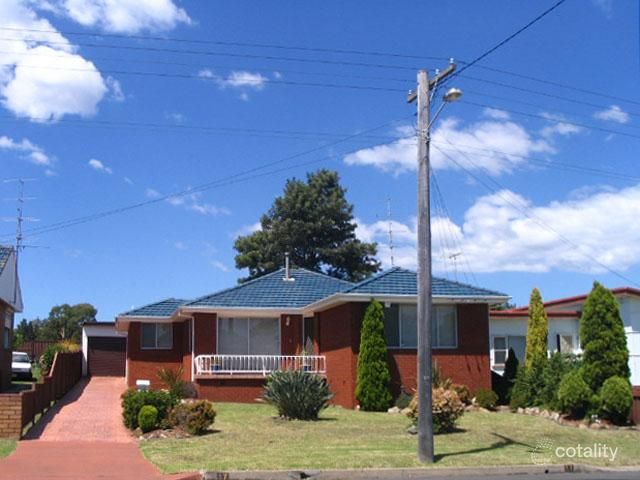 17 Roberts Ave, Barrack Heights, NSW 2528