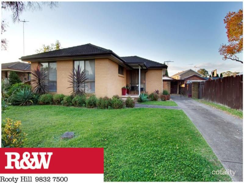 15 Hassett Pl, St Clair, NSW 2759