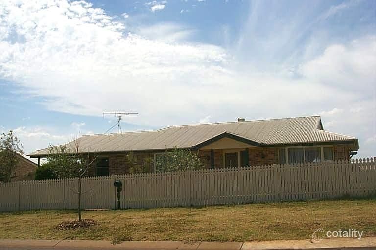 15 Gouldson Dr, Kearneys Spring, QLD 4350
