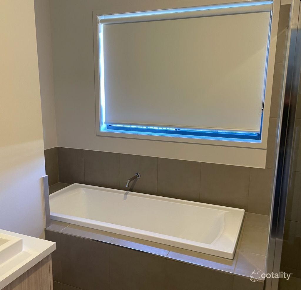 10 Blackscroft Rd, Thornhill Park, VIC 3335