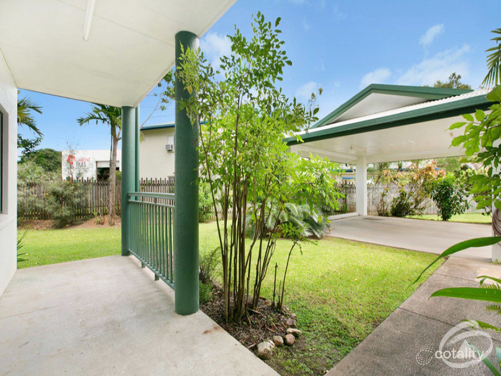 2/10 Ingham Ct, Mooroobool, QLD 4870