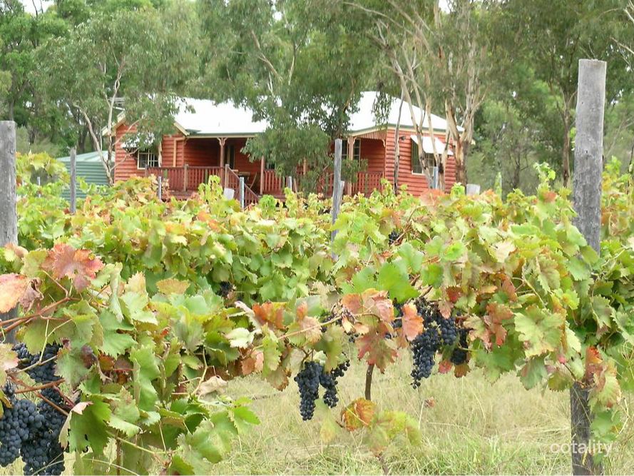 157 Sundown Rd, Ballandean, QLD 4382